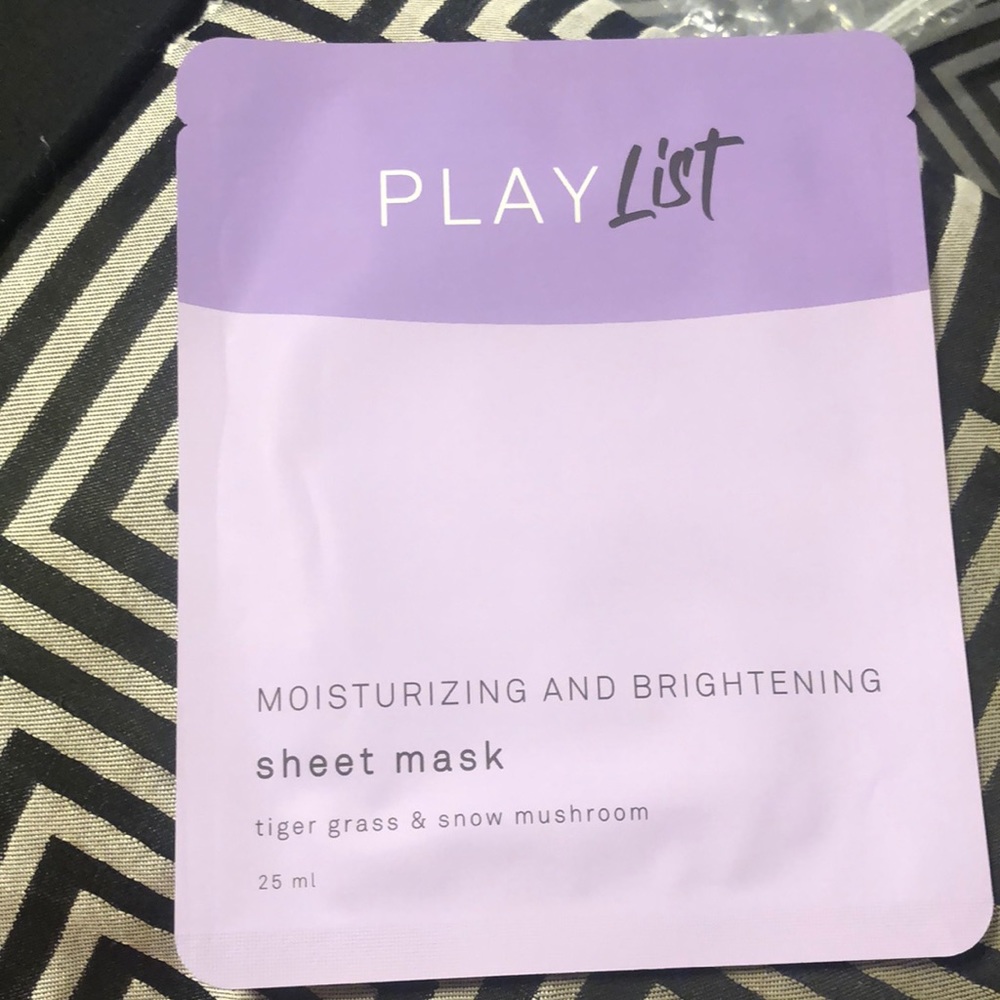 Moisturizing and brightening sheet mask